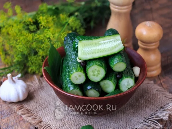 Фото блюда: Малосольные огурцы в кастрюле (быстрого приготовления)