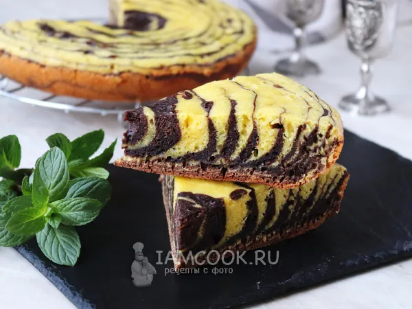 Фото блюда: Пирог «Зебра» на кефире в мультиварке