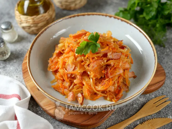 Фото блюда: Тушеная квашеная капуста с копченым мясом