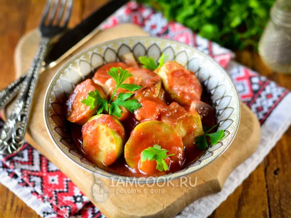 Фото блюда: Тушеные кабачки с томатной пастой