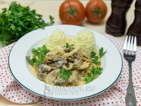 Фото блюда: Свинина с шампиньонами на сковороде