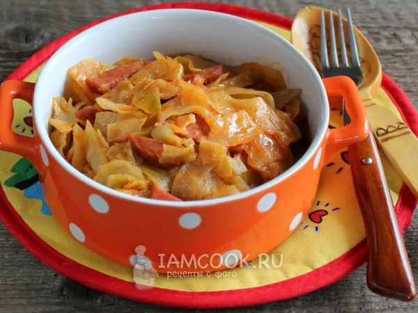 Фото блюда: Тушеная капуста с колбасой в мультиварке