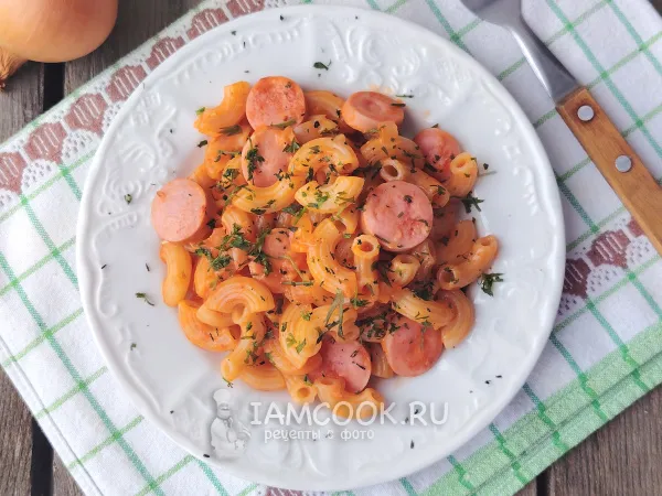 Фото блюда: Макароны по-флотски с сосисками на сковороде