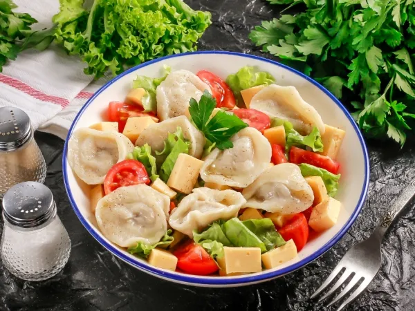 Фото блюда: Салат с пельменями