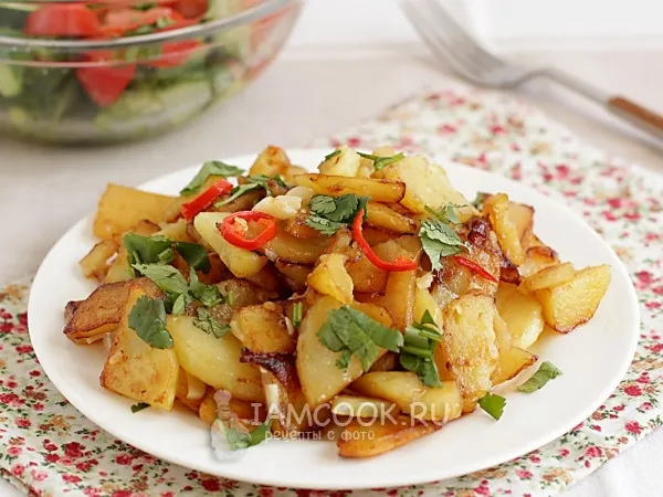 Фото блюда: Жареный картофель с чесноком