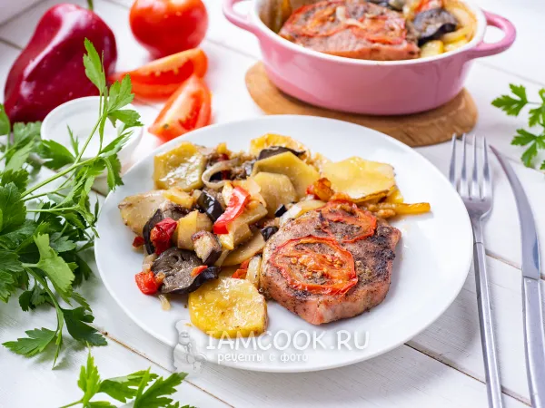 Фото блюда: Стейки из свинины с овощами в духовке