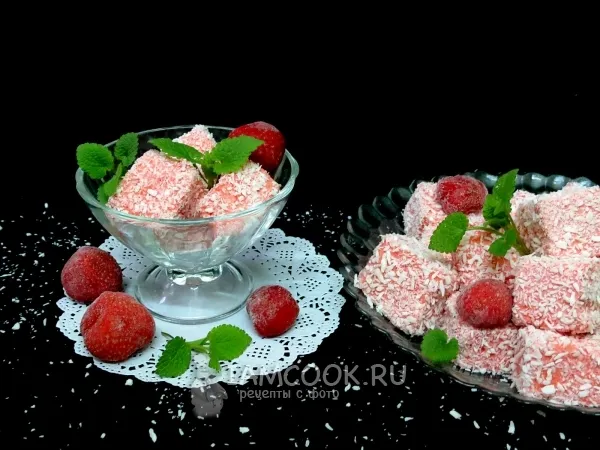 Фото блюда: Мусс из клубники с кокосовой стружкой