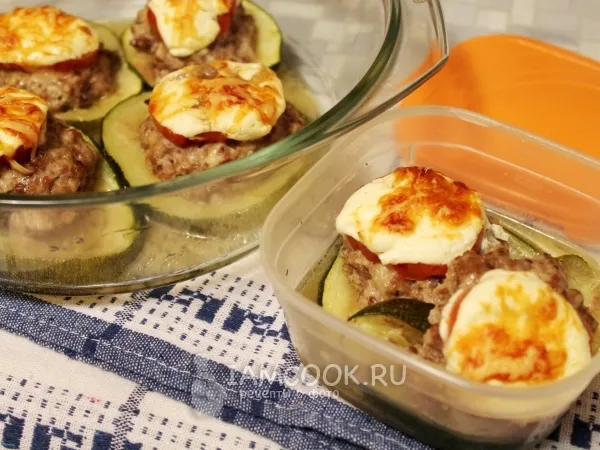 Фото блюда: Кабачки, фаршированные фаршем и сыром, в духовке