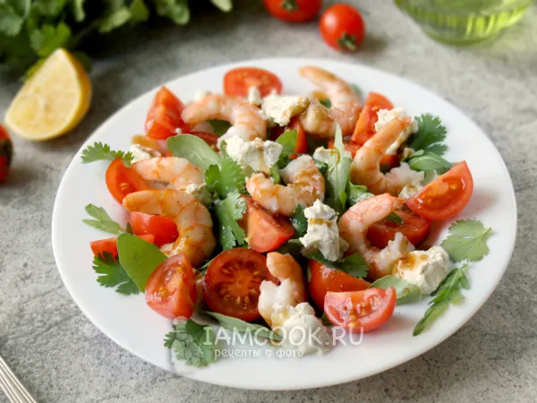 Фото блюда: Салат с рукколой, помидорами, креветками и сыром