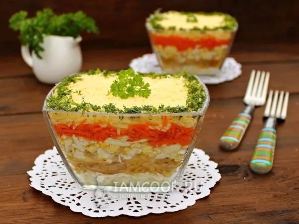 Фото блюда: Салат из моркови с яблоком, сыром и яйцом