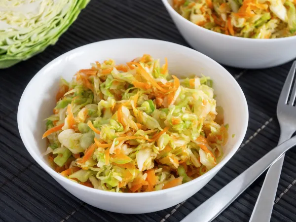Фото блюда: Салат из свежей капусты и моркови (как в столовой)