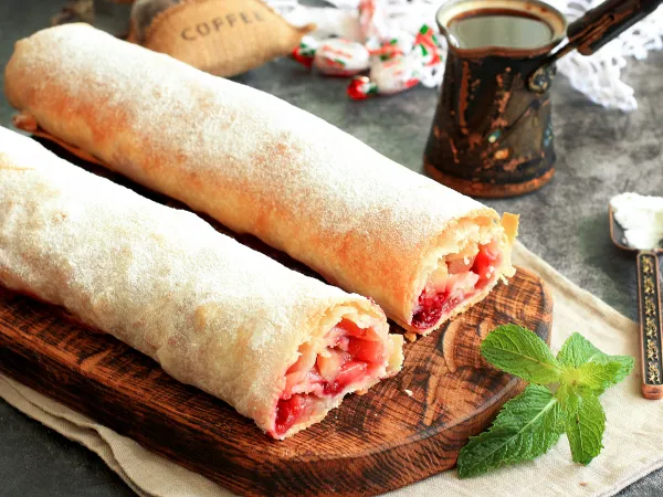 Фото блюда: Штрудель с вишней и яблоками