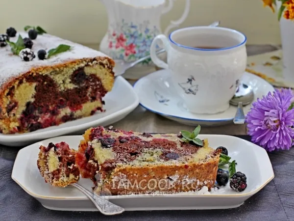 Фото блюда: Кекс с маком, какао и ягодами