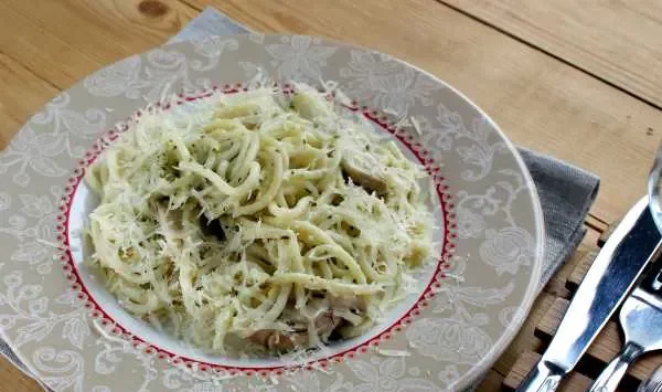 Фото блюда: Паста с курицей и соусом песто