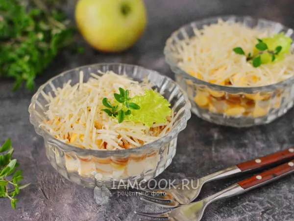 Фото блюда: Салат «Французский» с яблоком, луком и сыром