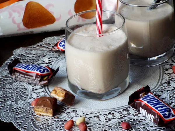 Фото блюда: Молочный коктейль «Сникерс» (милкшейк)