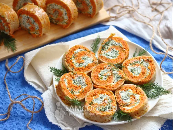 Фото блюда: Морковный рулет с творожным сыром и зеленью