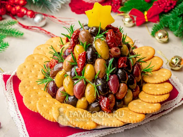Фото блюда: Сырная ёлка с оливками и вялеными томатами (новогодняя закуска)