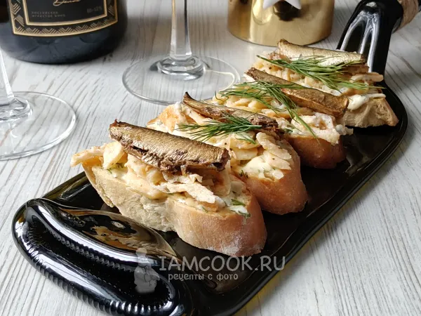 Фото блюда: Брускетта со шпротами и яйцом