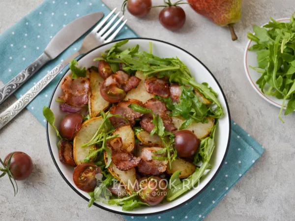 Фото блюда: Салат с рукколой, грушей и беконом