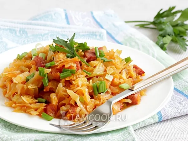 Фото блюда: Капуста тушеная с колбасой