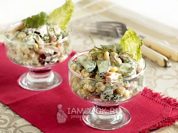 Фото блюда: Салат с копченой курицей и кукурузой
