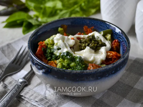 Фото блюда: Салат со страчателлой и песто