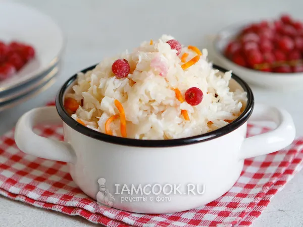 Фото блюда: Квашеная капуста с красной смородиной