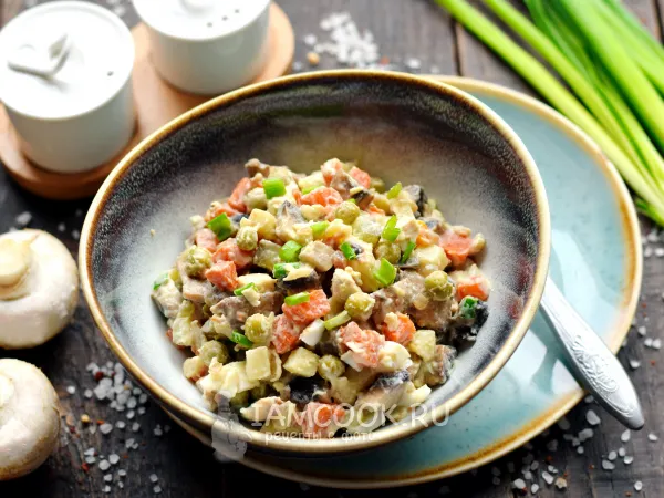 Фото блюда: Салат «Столичный» с грибами