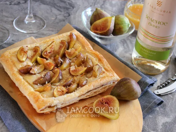 Фото блюда: Пирог с инжиром и сыром Камамбер