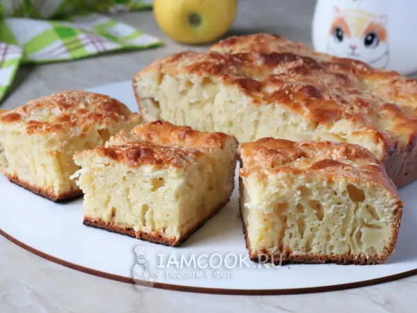 Фото блюда: Заливной пирог с яблоками на молоке
