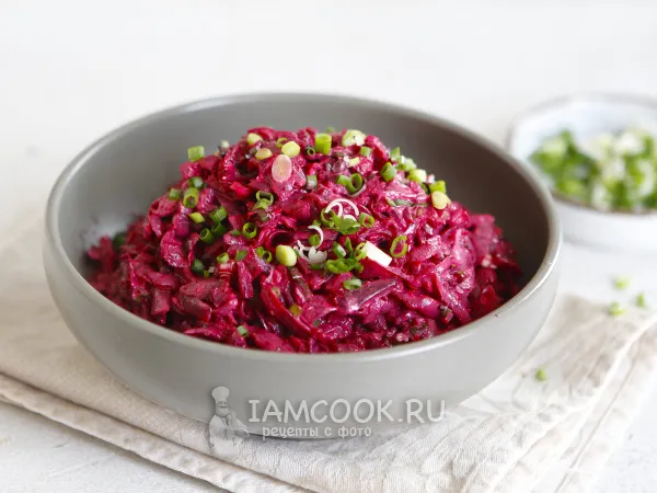 Фото блюда: Салат из свеклы с зеленым луком