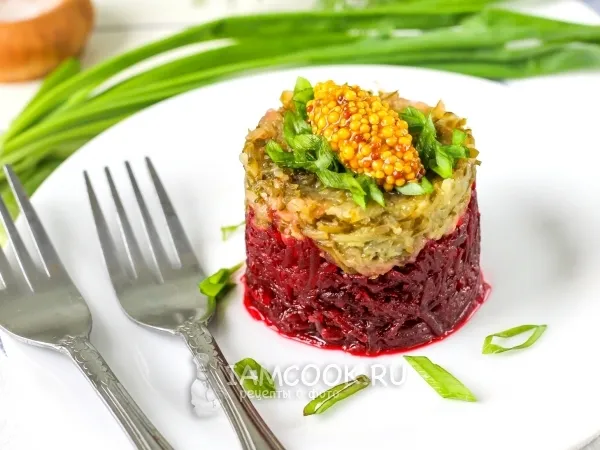 Фото блюда: Салат из свеклы и маринованных огурцов