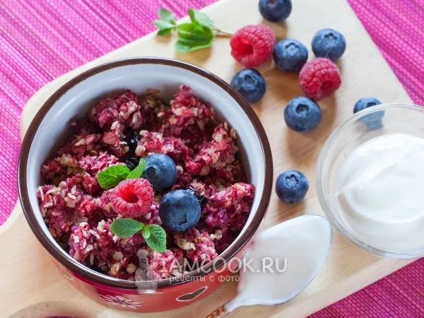 Фото блюда: Овсяные хлопья с ягодами в микроволновке