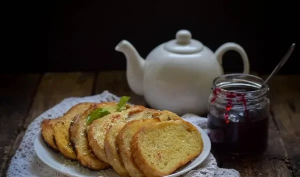 Фото блюда: Сладкие гренки из батона с молоком и яйцом
