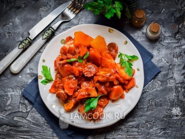 Фото блюда: Тушеная картошка с грибами в томате