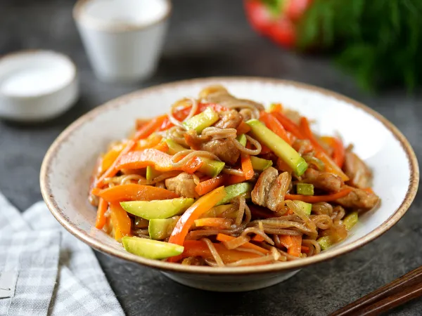 Фото блюда: Соба со свининой и овощами