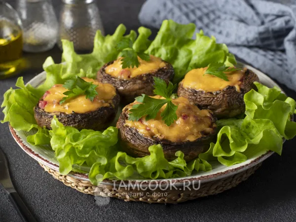 Фото блюда: Шампиньоны, фаршированные колбасой и сыром