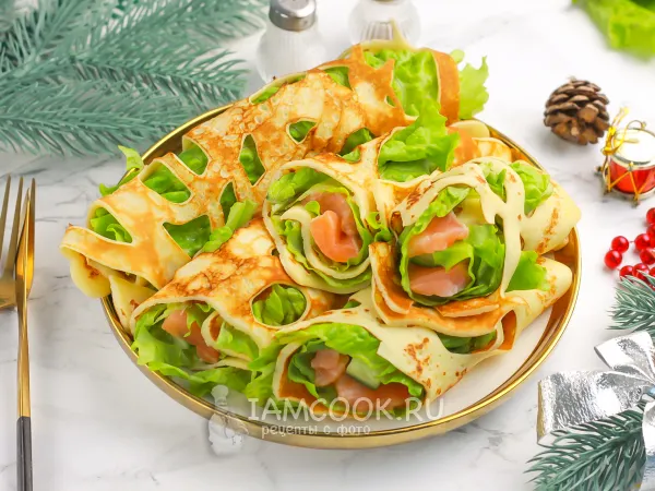 Фото блюда: Закусочные кружевные блины с семгой