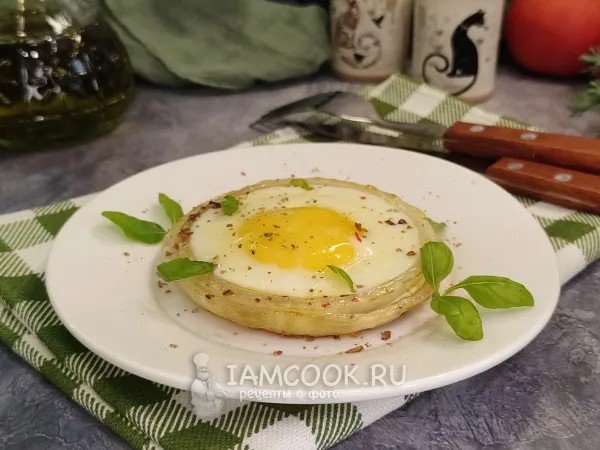 Фото блюда: Яичница в луке