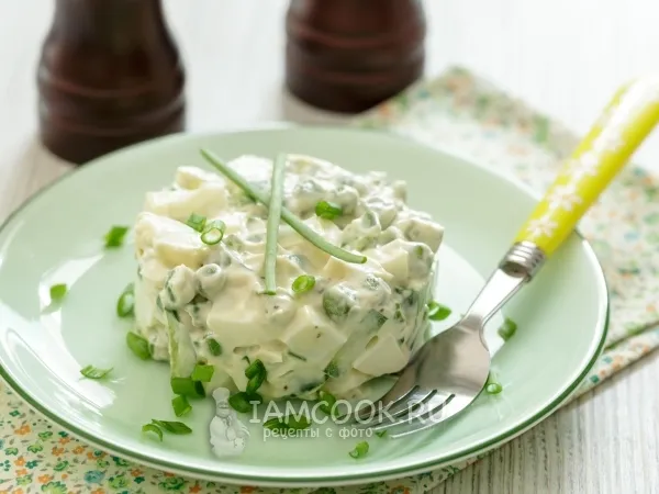 Фото блюда: Салат с огурцами, яйцами и горошком