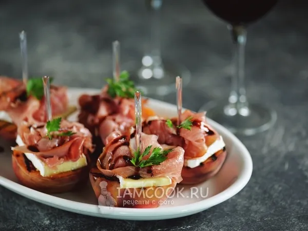 Фото блюда: Персики-гриль с хамоном и мягким сыром