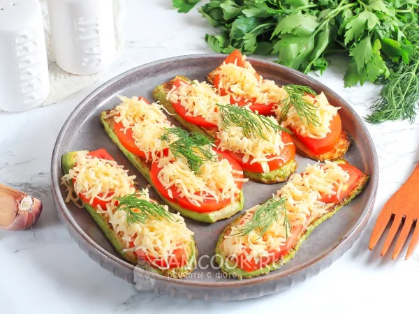 Фото блюда: Бутерброды из кабачков с помидорами и сыром