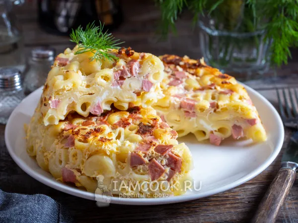 Фото блюда: Запеканка из макарон с колбасой на сковороде