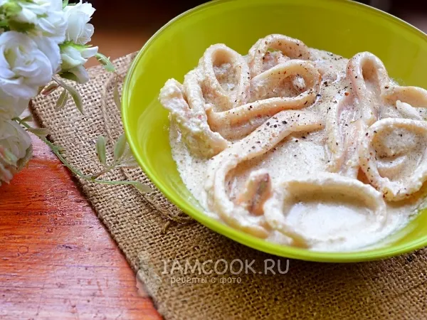 Фото блюда: Кальмары в сметанном соусе