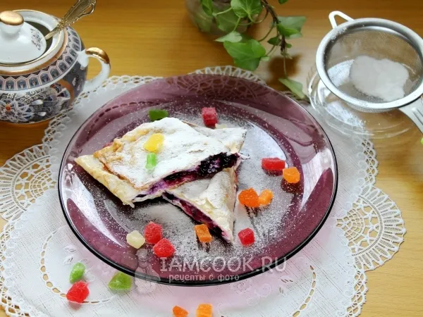 Фото блюда: Творожно-ягодный рулет из лаваша в духовке