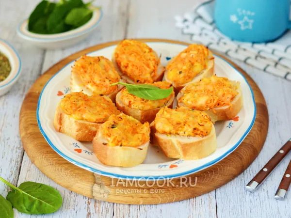 Фото блюда: Горячие бутерброды с морковью и сыром в духовке