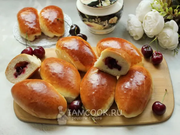 Фото блюда: Пирожки с черешней в духовке