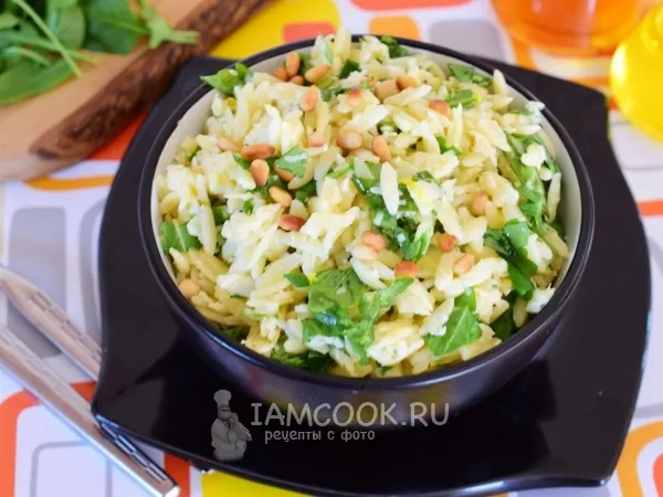 Фото блюда: Теплый салат с пастой орзо и сыром