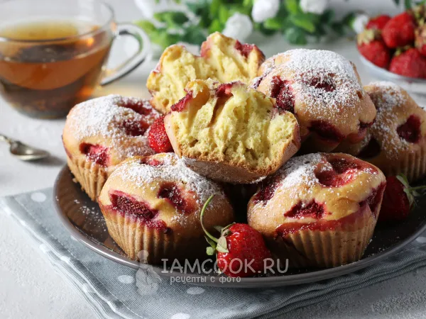 Фото блюда: Кексы с клубникой в силиконовых формочках